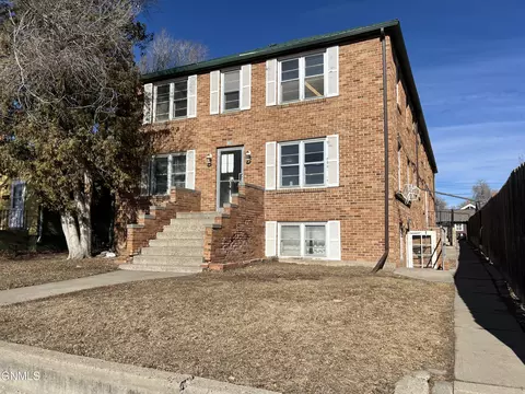 122 7th St W, Williston, ND 58801 photo 1