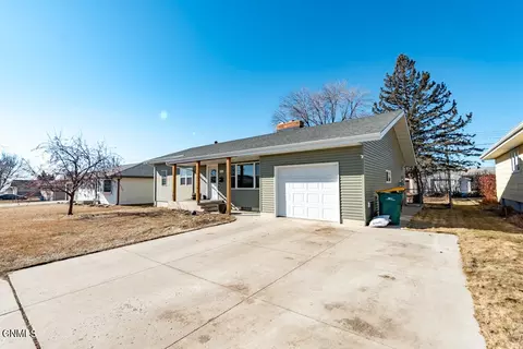 912 29th St, Bismarck, ND 58501 photo 4