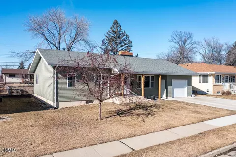 912 29th St, Bismarck, ND 58501 photo 2