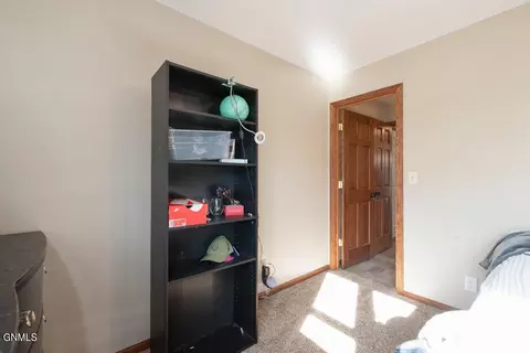 912 29th St, Bismarck, ND 58501 photo 18