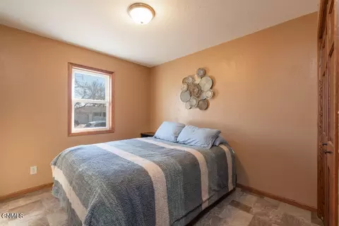 912 29th St, Bismarck, ND 58501 photo 16