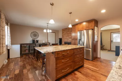 912 29th St, Bismarck, ND 58501 photo 10