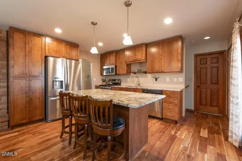 912 29th St, Bismarck, ND 58501 photo 8