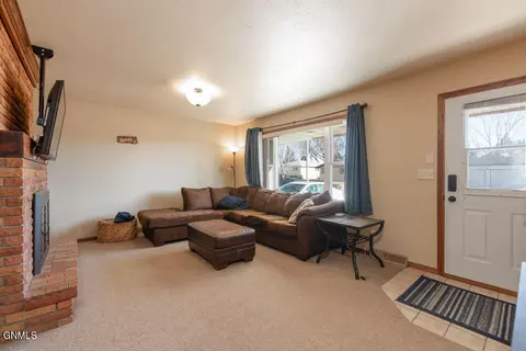 912 29th St, Bismarck, ND 58501 photo 7