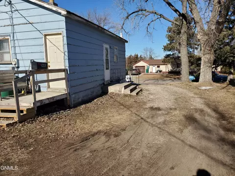 1440 3rd St S, Carrington, ND 58421 photo 13
