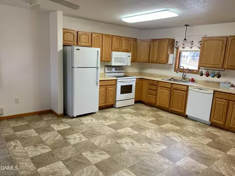 445 Becker St, Turtle Lake, ND 58575 photo 4