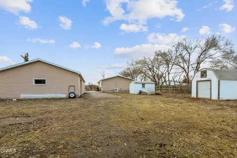 5606 16th Ave W, Williston, ND 58801 photo 6