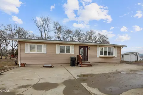 5606 16th Ave W, Williston, ND 58801 photo 2