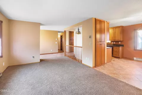 5606 16th Ave W, Williston, ND 58801 photo 11