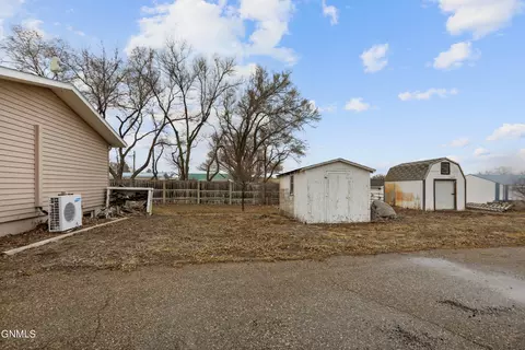 5606 16th Ave W, Williston, ND 58801 photo 7