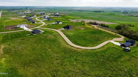 6955 Rockridge Dr, Bismarck, ND 58503