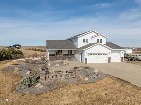 10612 Rose Dr, Bismarck, ND 58503