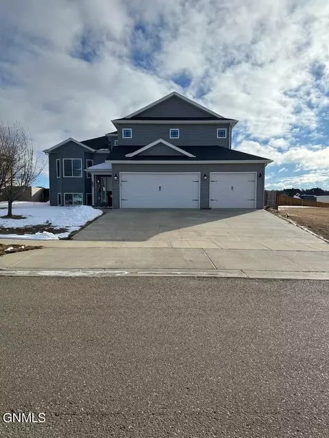 3262 Calvin Dr, Dickinson, ND 58601