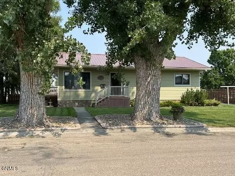 Exterior - 702 6th St SE, Sidney, MT 59270 photo 2 of 7