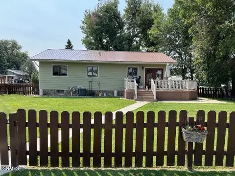 Exterior - 702 6th St SE, Sidney, MT 59270 photo 5 of 7