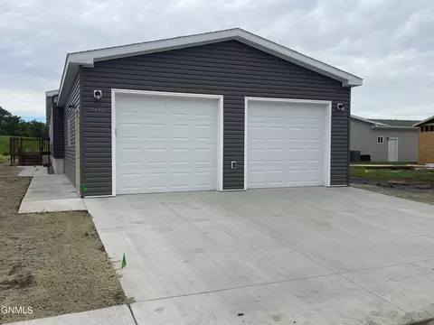 1611 Hawk Trl, Mandan, ND 58554