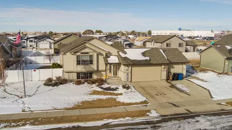 Exterior - 1865 2nd Ave E, Dickinson, ND 58601 photo 4 of 14