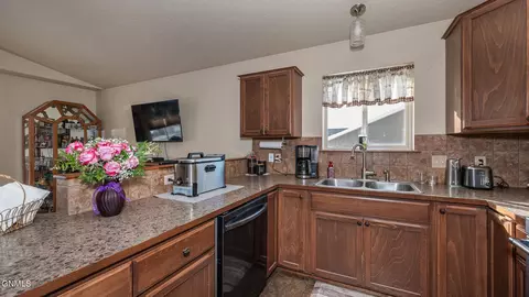 Kitchen - 1865 2nd Ave E, Dickinson, ND 58601 photo 4 of 4