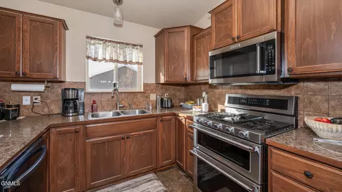 Kitchen - 1865 2nd Ave E, Dickinson, ND 58601 photo 3 of 4