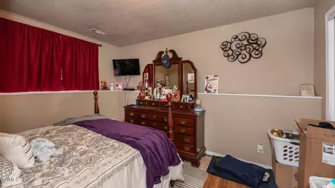 Bedroom - 1865 2nd Ave E, Dickinson, ND 58601 photo 4 of 5