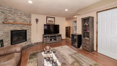 Living - 1865 2nd Ave E, Dickinson, ND 58601 photo 4 of 7