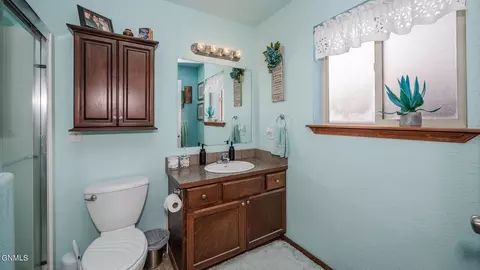 Bath - 1865 2nd Ave E, Dickinson, ND 58601 photo 1 of 4