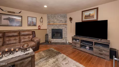Living - 1865 2nd Ave E, Dickinson, ND 58601 photo 7 of 7
