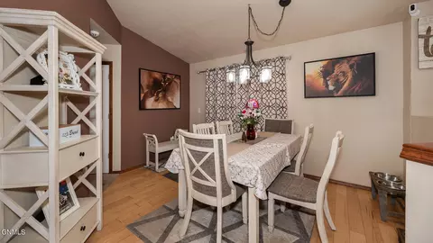 Dining - 1865 2nd Ave E, Dickinson, ND 58601 photo 2 of 3