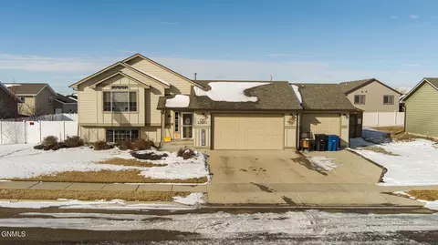 Exterior - 1865 2nd Ave E, Dickinson, ND 58601 photo 2 of 14