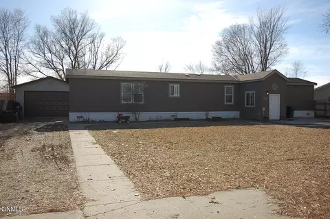 733 5th St NE, Sidney, MT 59270