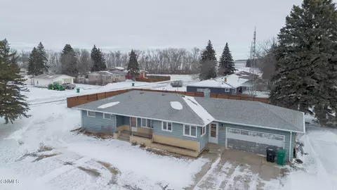 303 1st St N, Fessenden, ND 58438