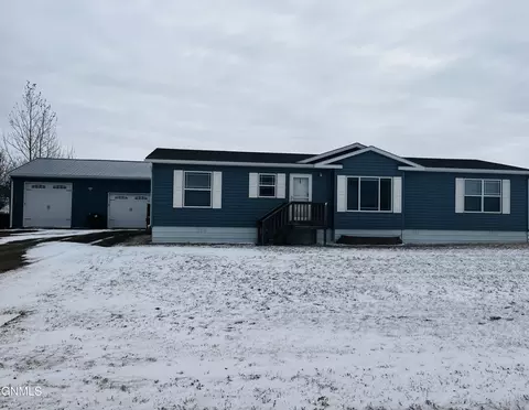 490 2nd St SW, Belfield, ND 58622