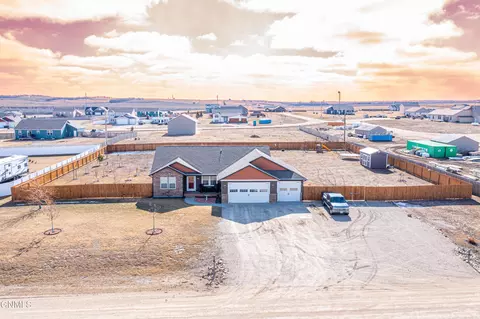 Exterior - 13680 Cherry St, Williston, ND 58801 photo 3 of 5