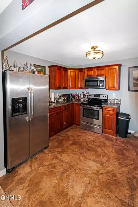 Kitchen - 13680 Cherry St, Williston, ND 58801 photo 8 of 8