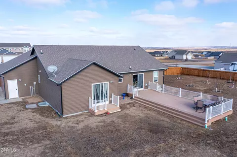 Exterior - 13680 Cherry St, Williston, ND 58801 photo 4 of 5