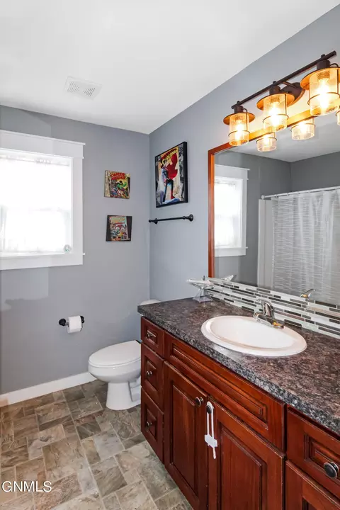Bath - 13680 Cherry St, Williston, ND 58801 photo 3 of 4