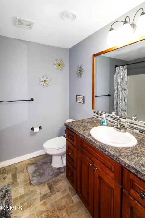 Bath - 13680 Cherry St, Williston, ND 58801 photo 4 of 4