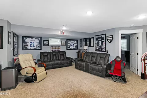 Living - 13680 Cherry St, Williston, ND 58801 photo 2 of 3
