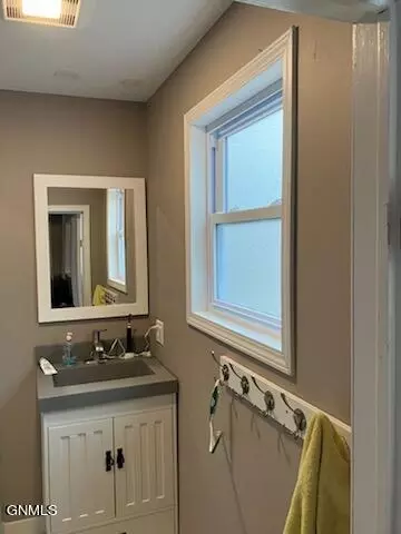 513 Center Ave S, Ashley, ND 58413 photo 2