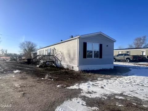 1427 50th St W, Williston, ND 58801