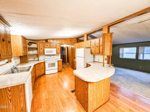 91 66th St E, Williston, ND 58801 photo 15