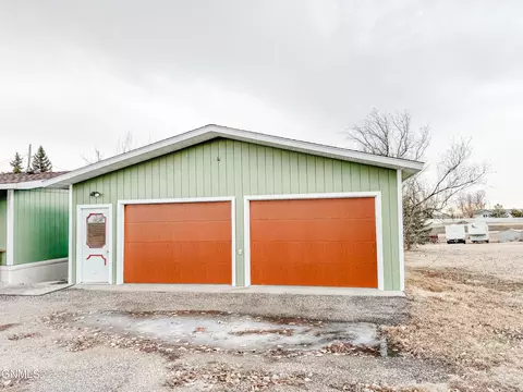 91 66th St E, Williston, ND 58801 photo 3