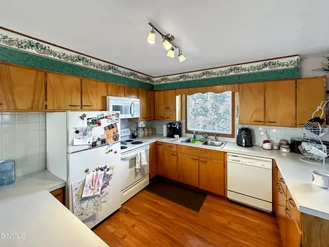 3414 1st Ave W, Williston, ND 58801 photo 5
