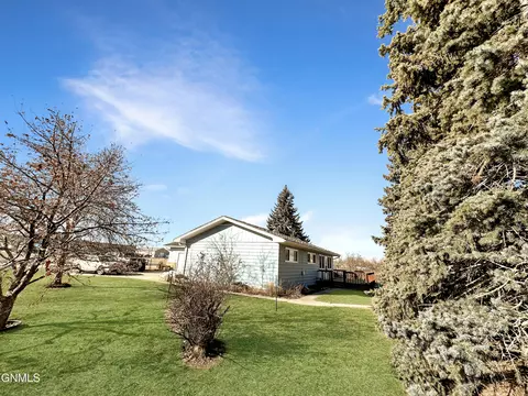 3414 1st Ave W, Williston, ND 58801 photo 3