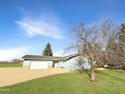 3414 1st Ave W, Williston, ND 58801 photo 2