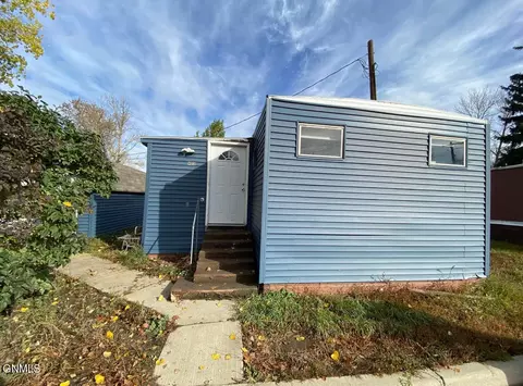 405 3rd Ave NE, Crosby, ND 58730