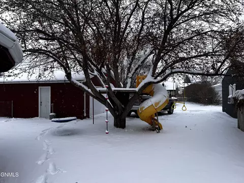 1406 1st Ave W, Williston, ND 58801 photo 7