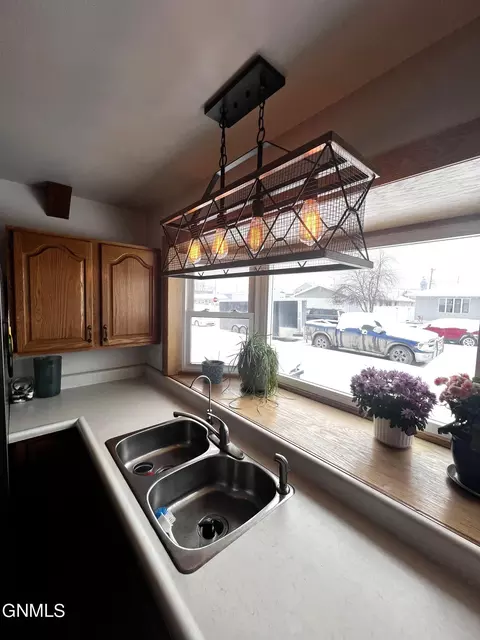 1406 1st Ave W, Williston, ND 58801 photo 8