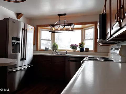 1406 1st Ave W, Williston, ND 58801 photo 9