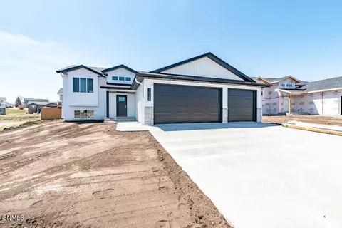 4028 Amari Loop NW, Mandan, ND 58554 photo 1